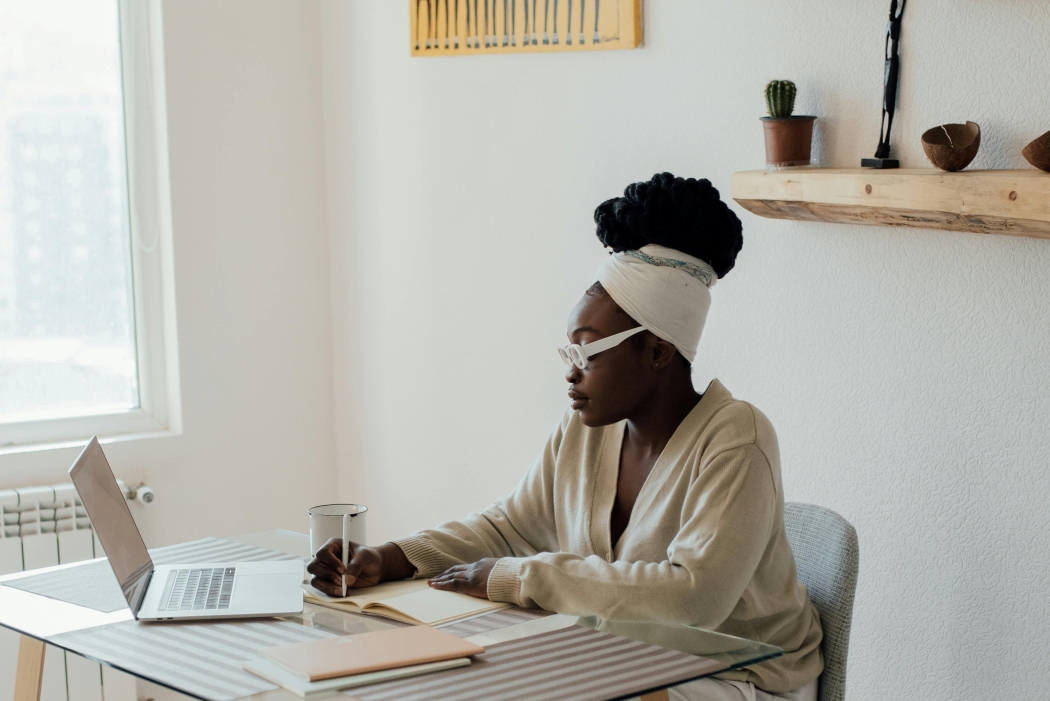 Daily Journal Prompts to Help You Cultivate Self Love (+ 2 Free Printables)